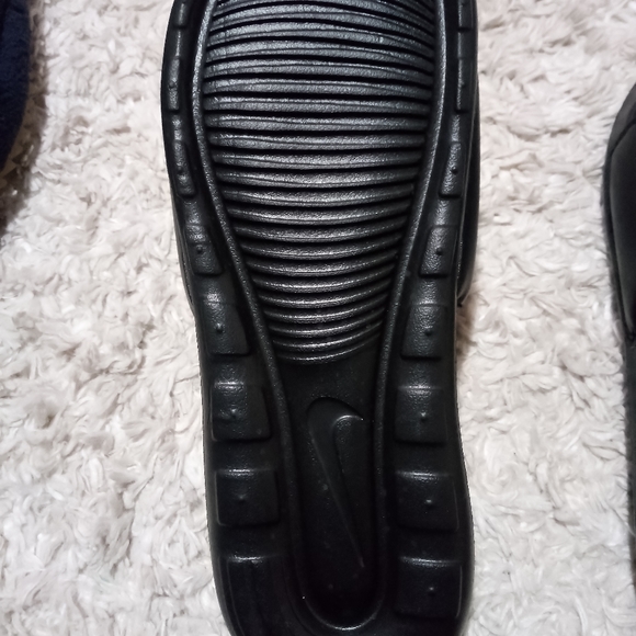 Nike Men's Victori One Slide Sandals in Black/Black Size 9 - Picture 3 of 3